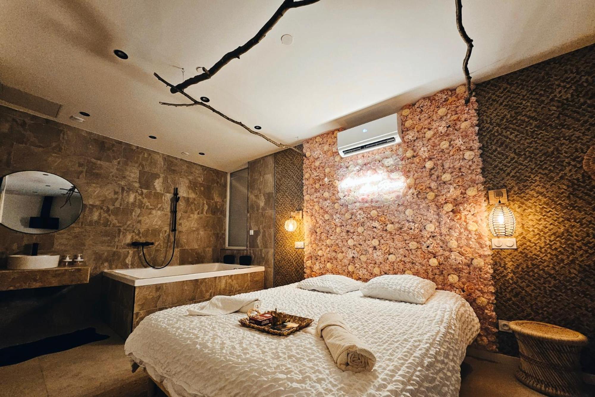 L'Experience Love Room Saint-Jean-Bonnefonds Exterior photo